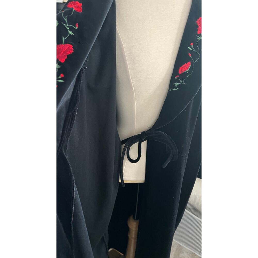 Vintage Valerie Stevens Black Velour Embroidred Roses Maxi Bathrobe Size Large - Picture 7 of 8